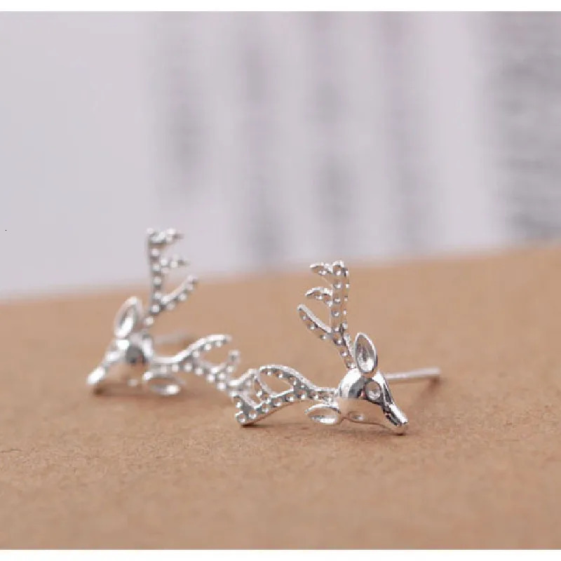 S925 Nilver Fashion Trendy Korean Edition Cute Ants Deer Head Earrings Womens Christmas Camel Deer Antlers Fresh Earrings 241205