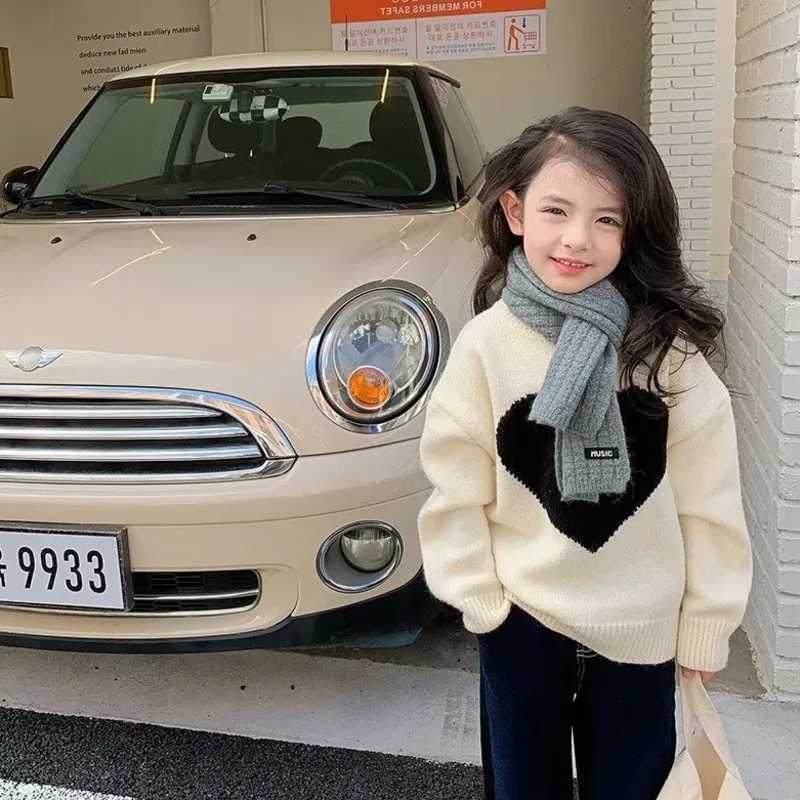 O-neck regular length floral heart-shaped cotton thick sweet fashionable warm winter childrens sweater W241205