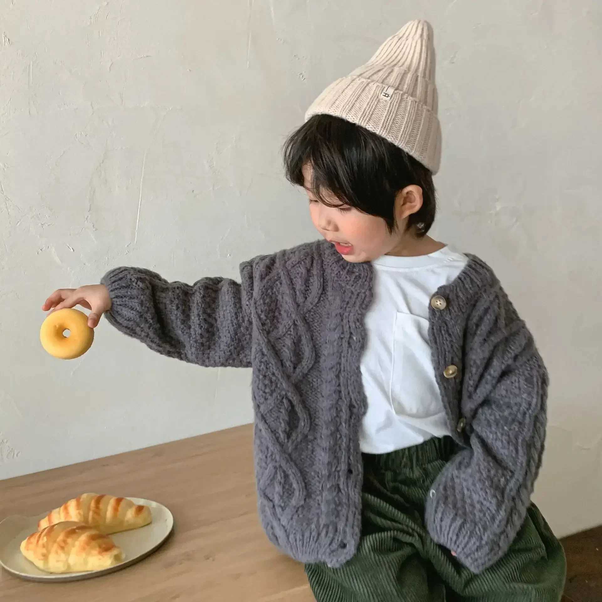 8777 Korean childrens sweater cardigan wool sweater autumn and winter baby fur linen retro cardigan wool sweater W241205