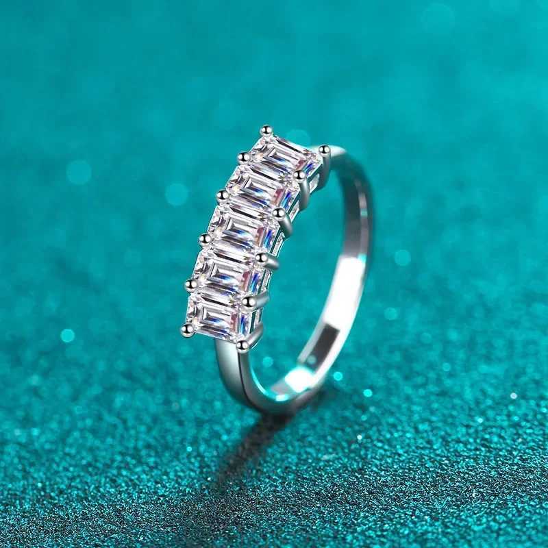 Luxury 18K white gold ring womens jade cut rectangular moissanite diamond ring with medium 18K wedding jewelry ring type W241205