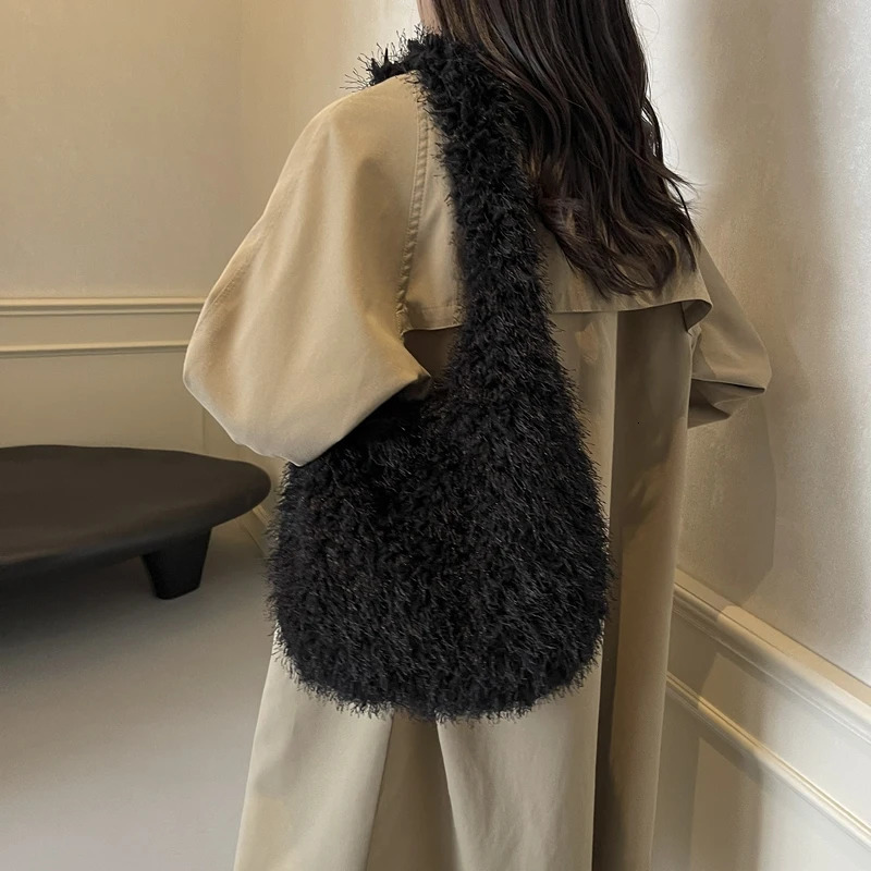 Womens plush shoulder bag fluffy handbag large capacity handbag fur wallet homeless bag work and travel 241205