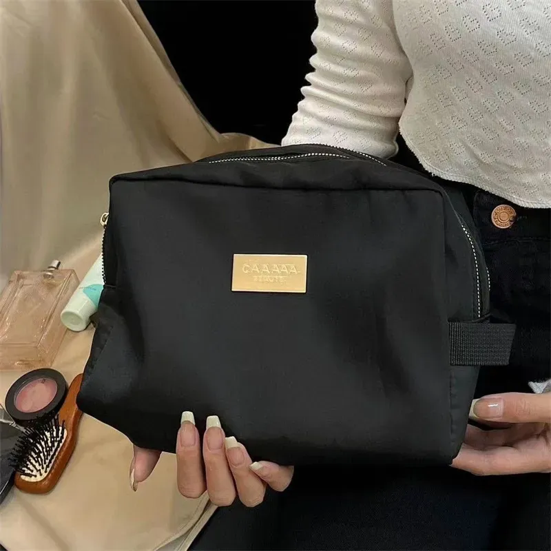 Designer Make Up Bags Nylon Waterproof Toiletry Pouch Cosmetic Bag Luxury Clutch Handbags Women Makeup Bags Cases Travel Bags High Capacity
