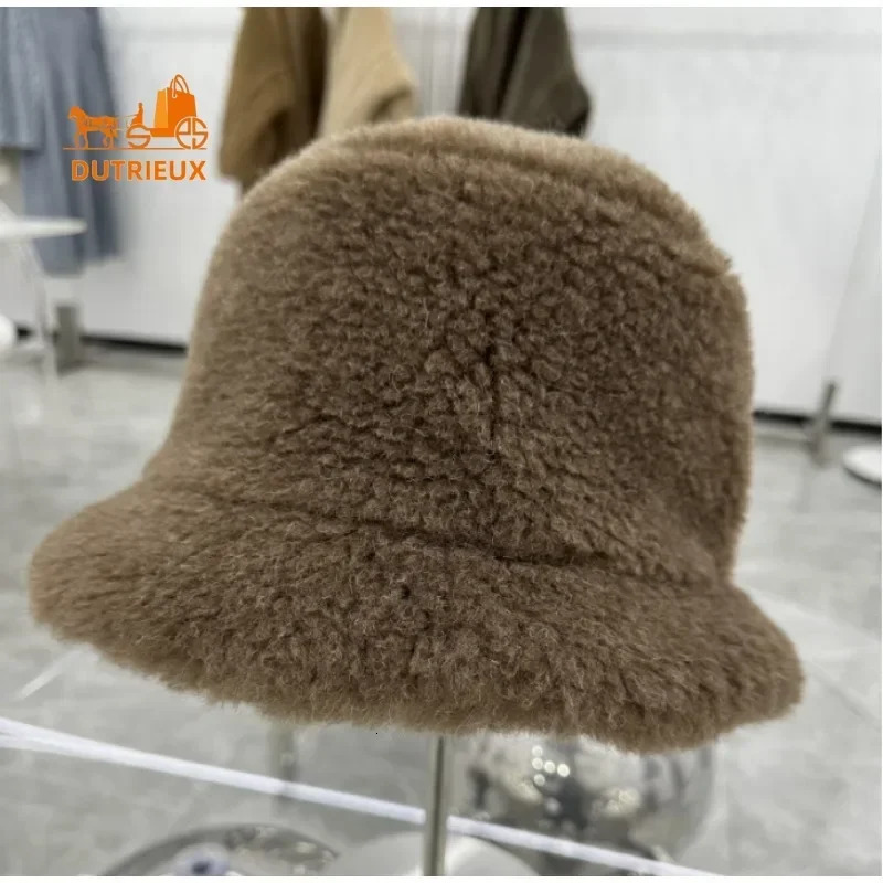 Teddy Bear coat color scheme bucket hat camouflage wool fur warm thick winter hat fashion trend 241205