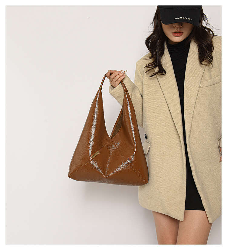 Popular New Handheld Triangle Underarm Fashion Simple Cool Style Shoulder Bag