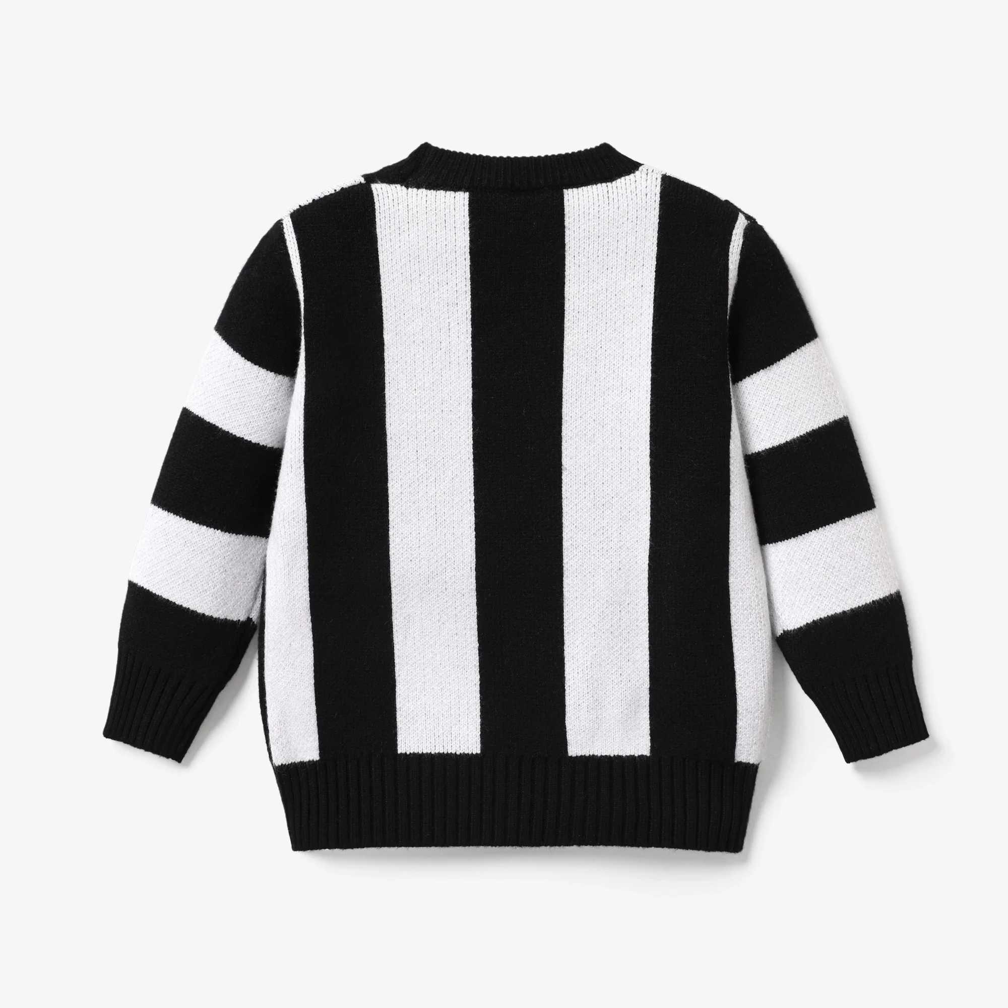 Soft and comfortable knitted sweater with football pattern and sports stripes for young children and boys suitable for outdoor and daily wear W241205