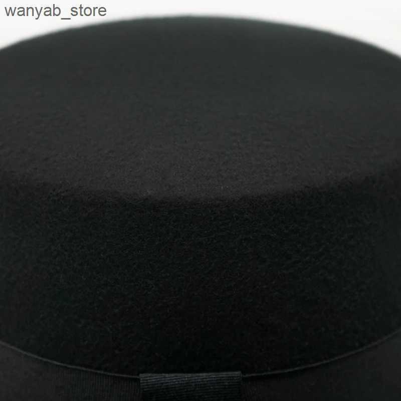 Cloches New Fashion 8CM Large Edge Adult Retro Wide Brim Felt Bowling Hat Soft Cushioned Closed Fedora Hat Belt Bowling Elegant Womens Hat L240910