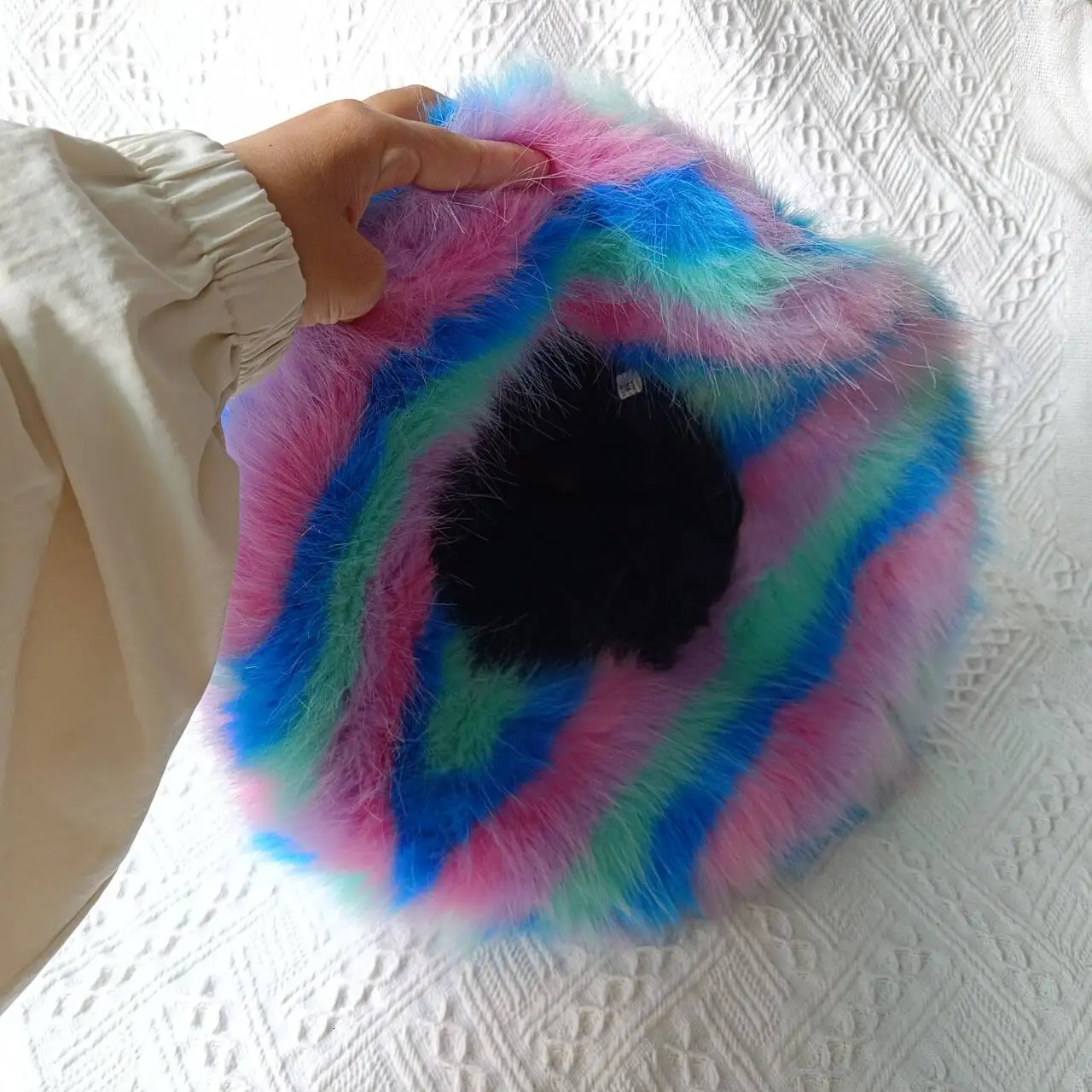 of fox fur bucket hat Warm and thick car and winter hat Personality fluffy womens fur bucket hat gorros invirno mujer 241205