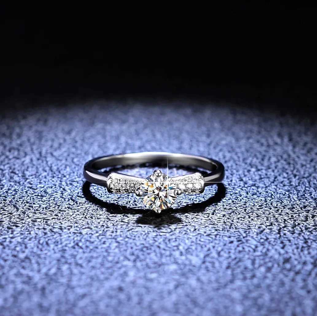 Luxury 18K white gold ring exquisite jewelry classic 0.5ct D-color VVS1 diamond moissanite ring W241205