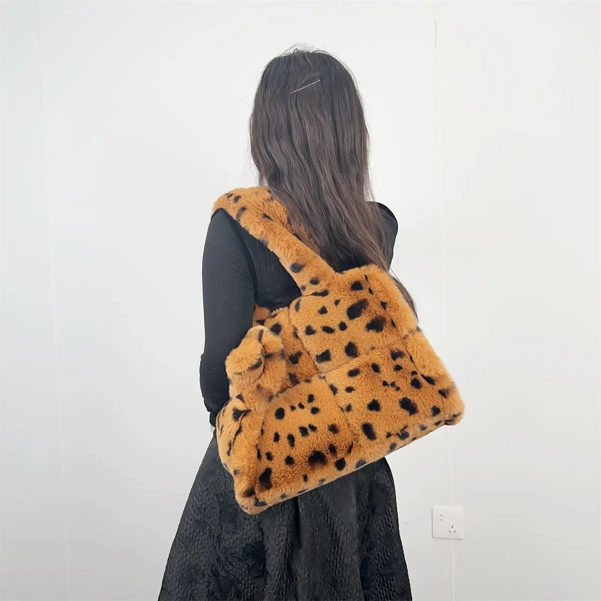 Leopard Print Womens Soft Plush Cross Bag Large Capacity Womens Fur Shoulder Bag Fashion Artificial Fur Womens Handbag 241205