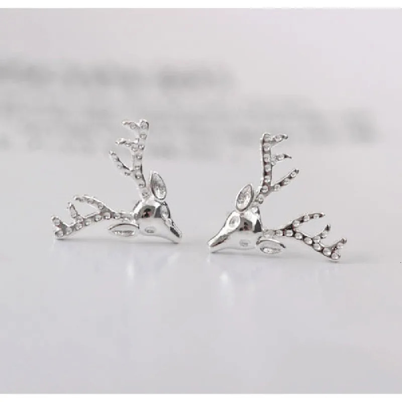 S925 Nilver Fashion Trendy Korean Edition Cute Ants Deer Head Earrings Womens Christmas Camel Deer Antlers Fresh Earrings 241205
