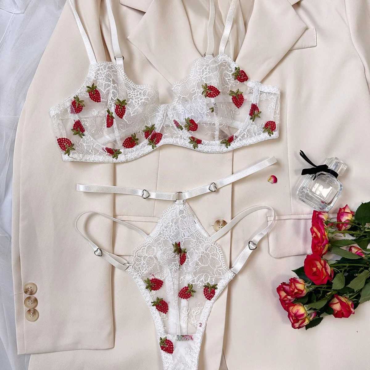 Sexy Girl Strawberry Embroidery Perspective Underwear with Steel Rings Womens Sweet Transparent Exotic Apparel Suit Bra BriefsXJ241205