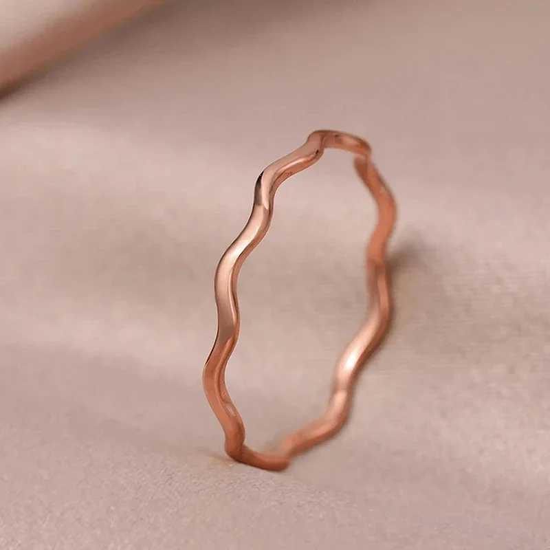 Minimalt Sea Wave Rings Light Luxury Elegant Fashionable Couple Rings Womens Jewelry Wedding Tren Gifts W241205