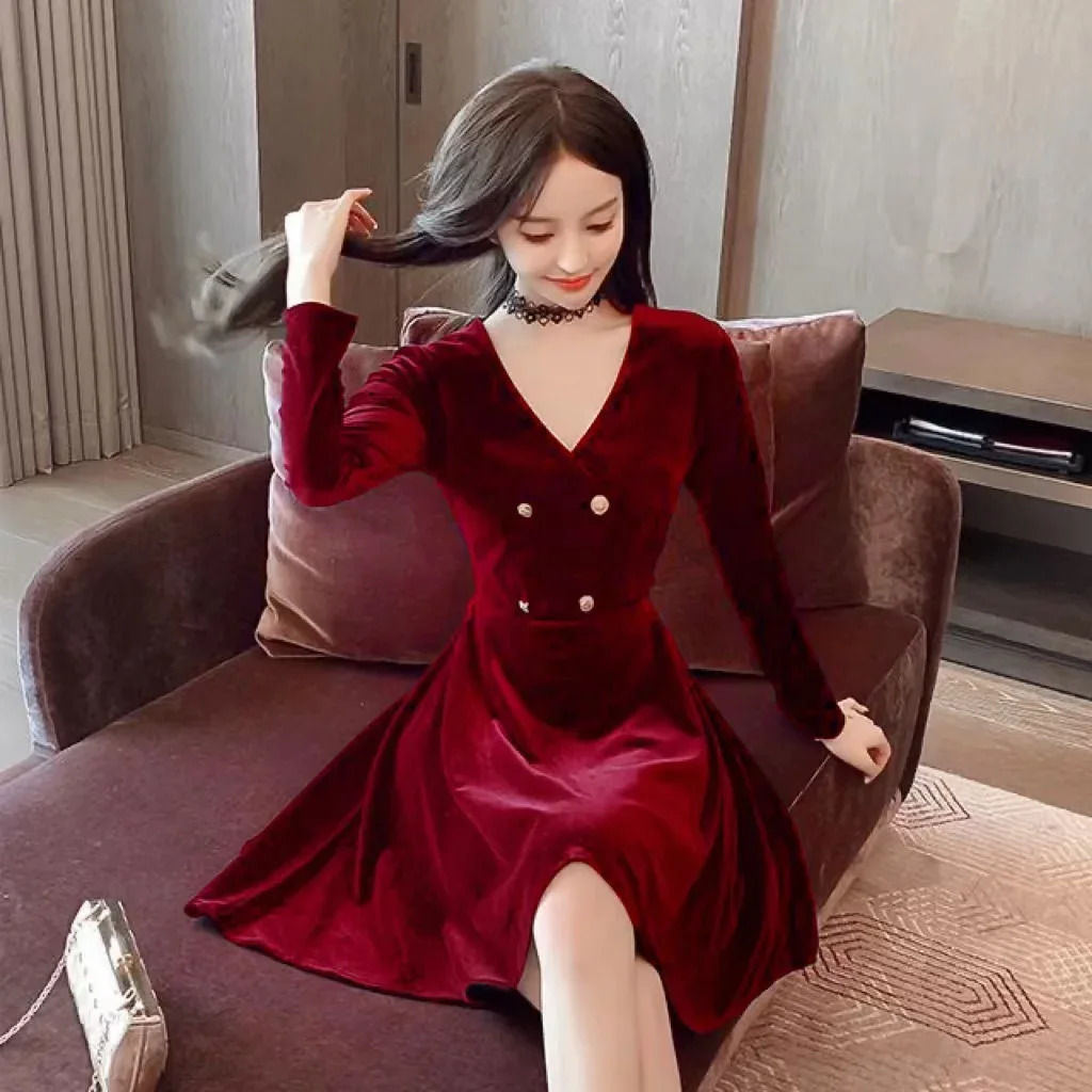 AutumnWinter 2024 Womens Niche Black Elegant Puff Skirt Pleuche Dress Womens Spring Autumn Elite Style 241204