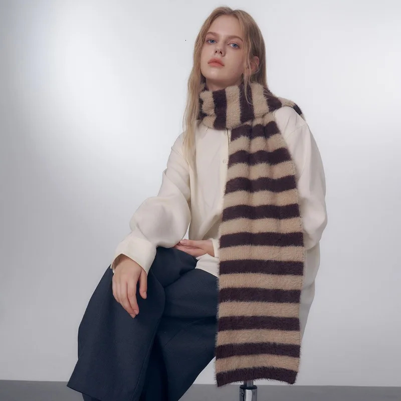 The original niche color scheme imitates the classic striped knitted wool muffler suitable for womens autumn winter soft warm scarves and womens shawl