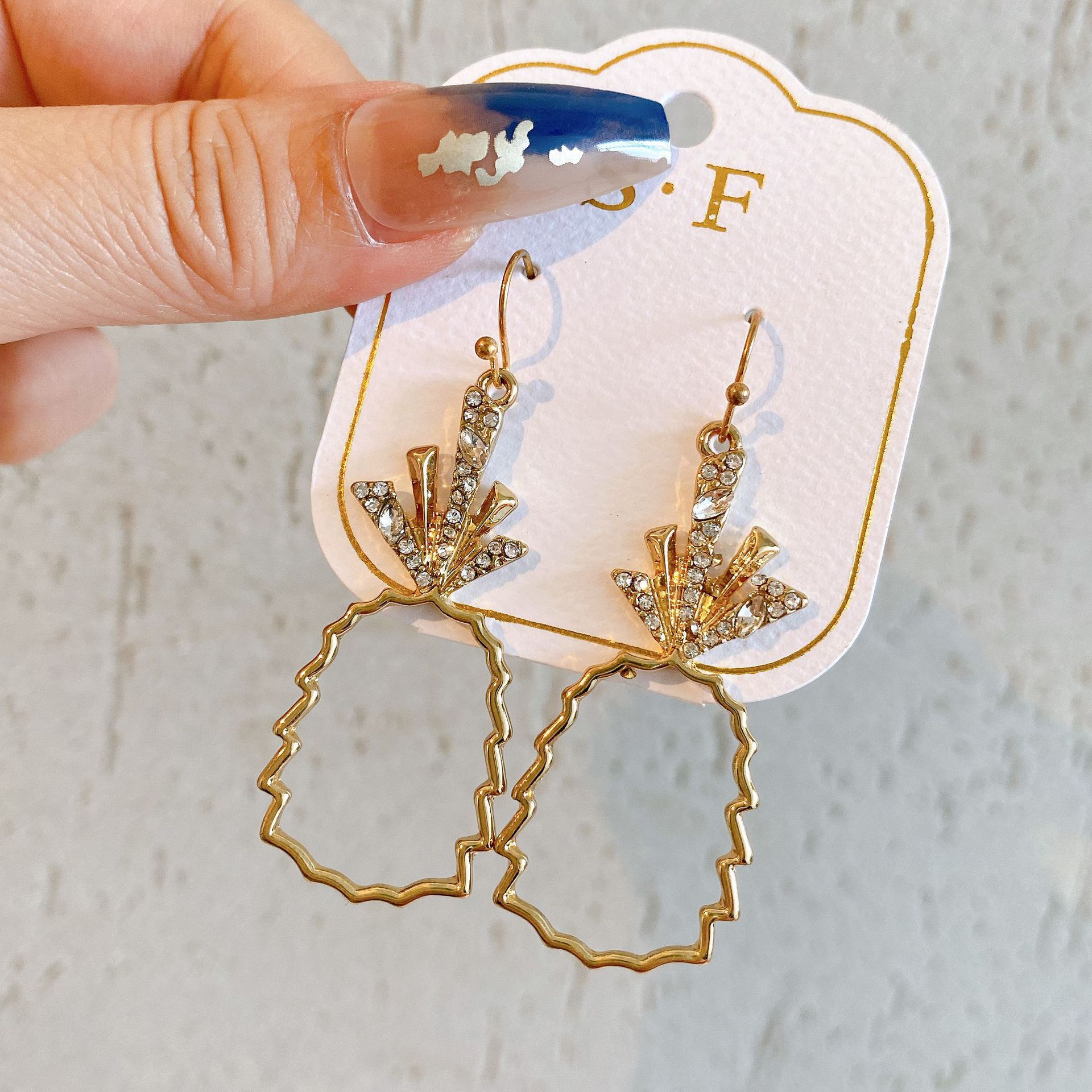 Europe and the United States cross-border new inlaid rhinestone fruit pineapple earrings creative temperament gold hollow fruit earrings