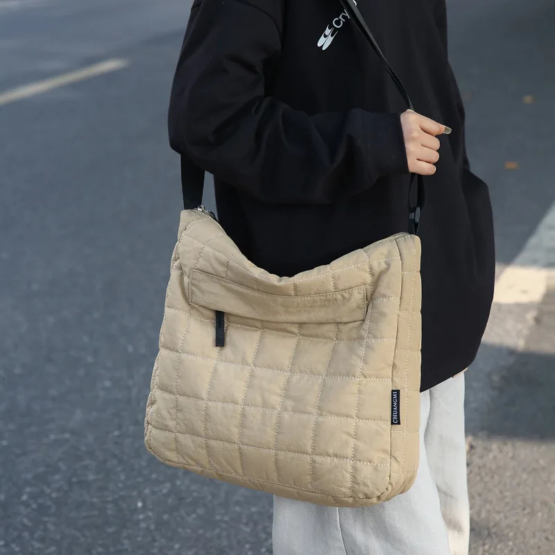 Korean Lazy Style Checkered Cottonpadded Tote Bag Winter Literary and Simple Largecapacity Shoulder Messenger 241204