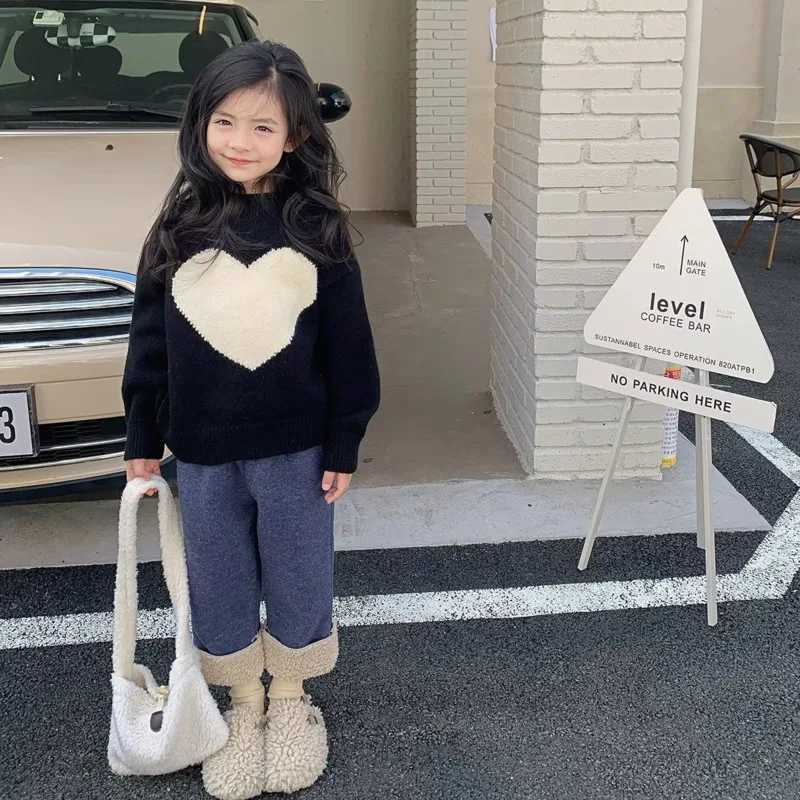 O-neck regular length floral heart-shaped cotton thick sweet fashionable warm winter childrens sweater W241205