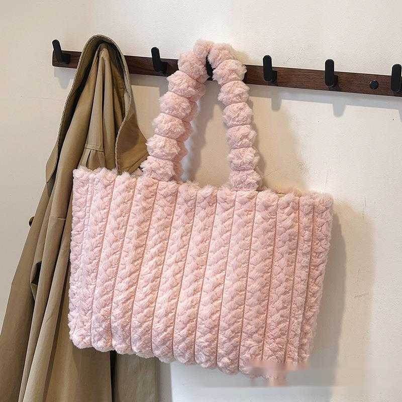 Plush bag women, large capacity autumn winter versatile shoulder commuting bag, high-end and fashionable plush bag 241215