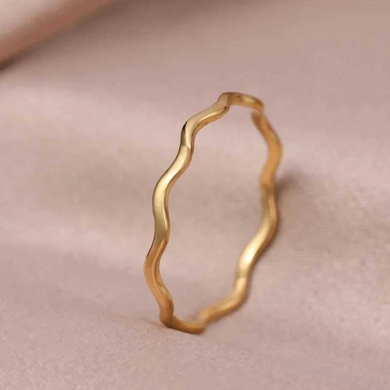 Minimalt Sea Wave Rings Light Luxury Elegant Fashionable Couple Rings Womens Jewelry Wedding Tren Gifts W241205