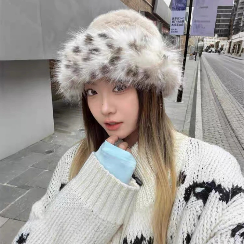 autumn/winter leopard print full fisherman hat Japanese womens small face warm ear hat 241205