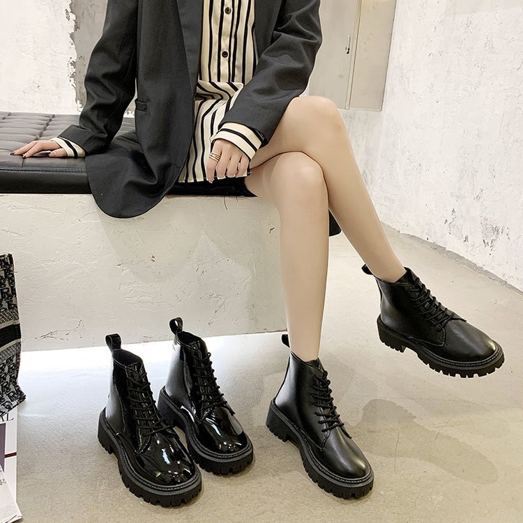 Thick soled British style Martin boots 2024 autumn and winter new cool and stylish motorcycle women's boots lace up solid color short boots whole