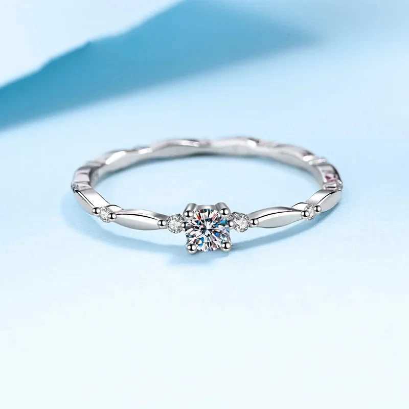18K white gold ring suitable for female millennial reincarnation set 0.1 carat moissanite ring sparkling diamond ring wedding jewelry W241205