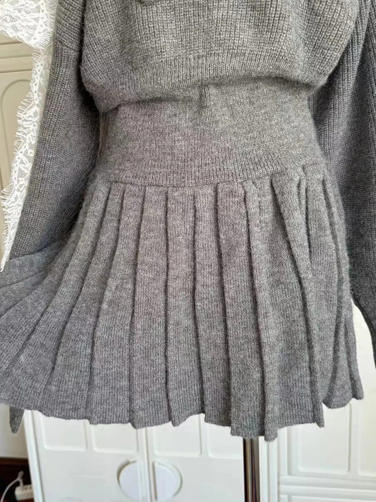 Autumn and winter womens retro knitted dress Korean mini shoulder pleated frog ballet core long sleeved one-piece 2000s style 241205