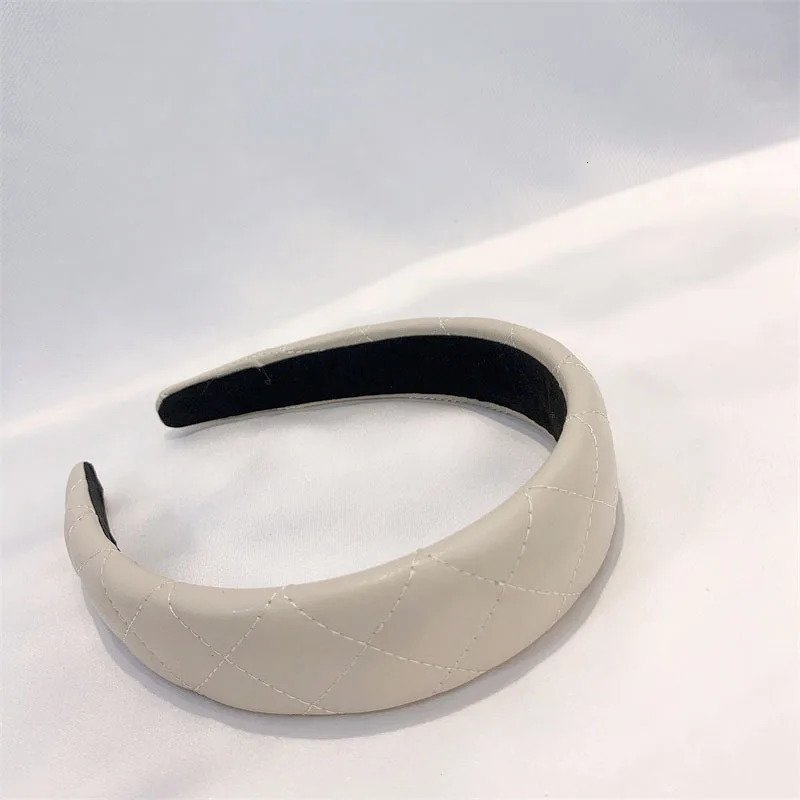 1 diamond shaped wide PU hair clip retro headband simple solid color hair accessory suitable for daily wear by girls and women 241205