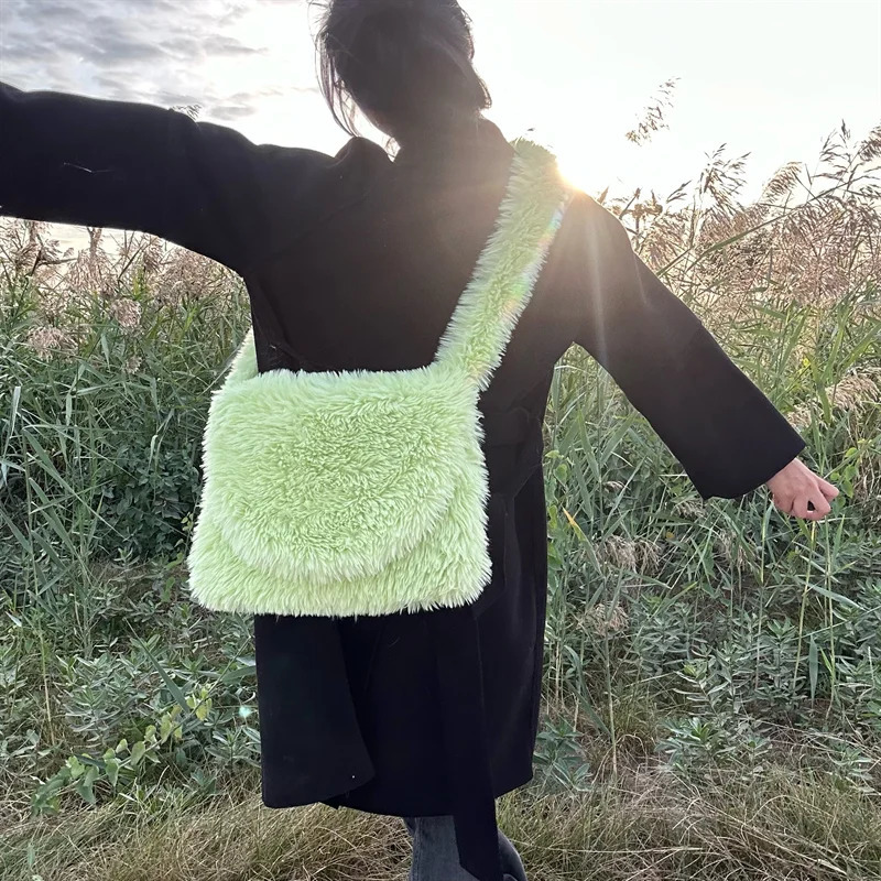 Winter Artificial Fur Womens Handbag Plush Handbag er Plush Shoulder Bag Womens Fur Cross Bag 241205