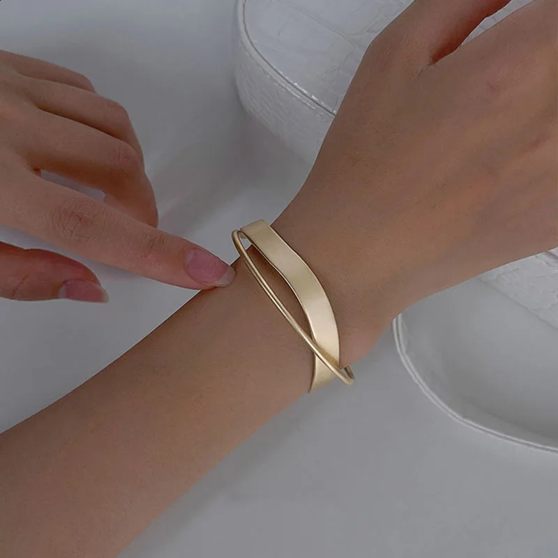 Ins Korean Matte Gold Bracelet Mobius Womens Gifts for Women Jewelry Gift Drop 241122