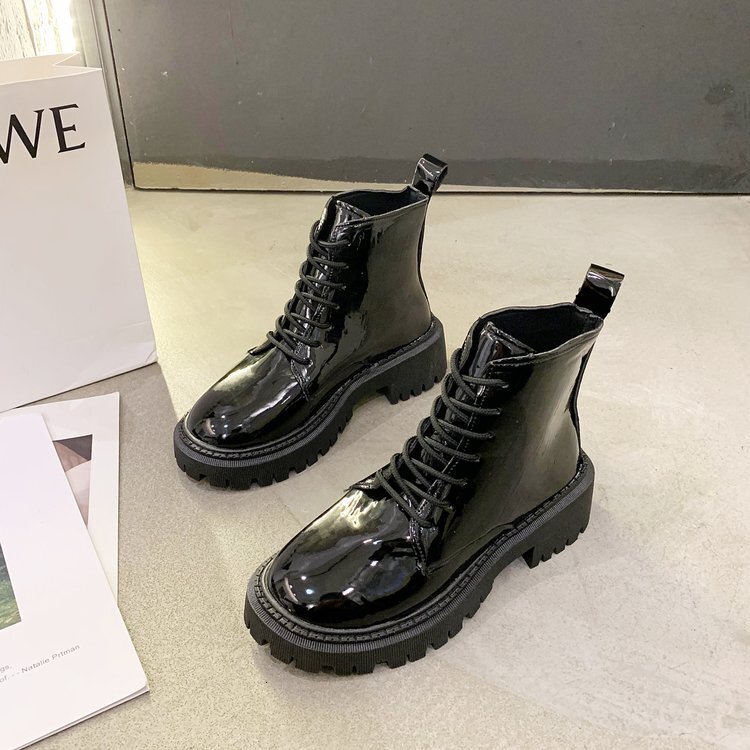 Thick soled British style Martin boots 2024 autumn and winter new cool and stylish motorcycle women's boots lace up solid color short boots whole