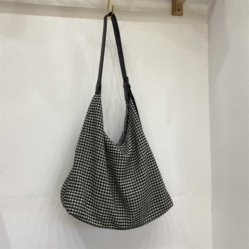 Personalized East Gate Autumn Plaid Leopard Pattern Fashion Woolen Personalized Plaid Tote Bag Casual Versatile Shoulder Bag 241215