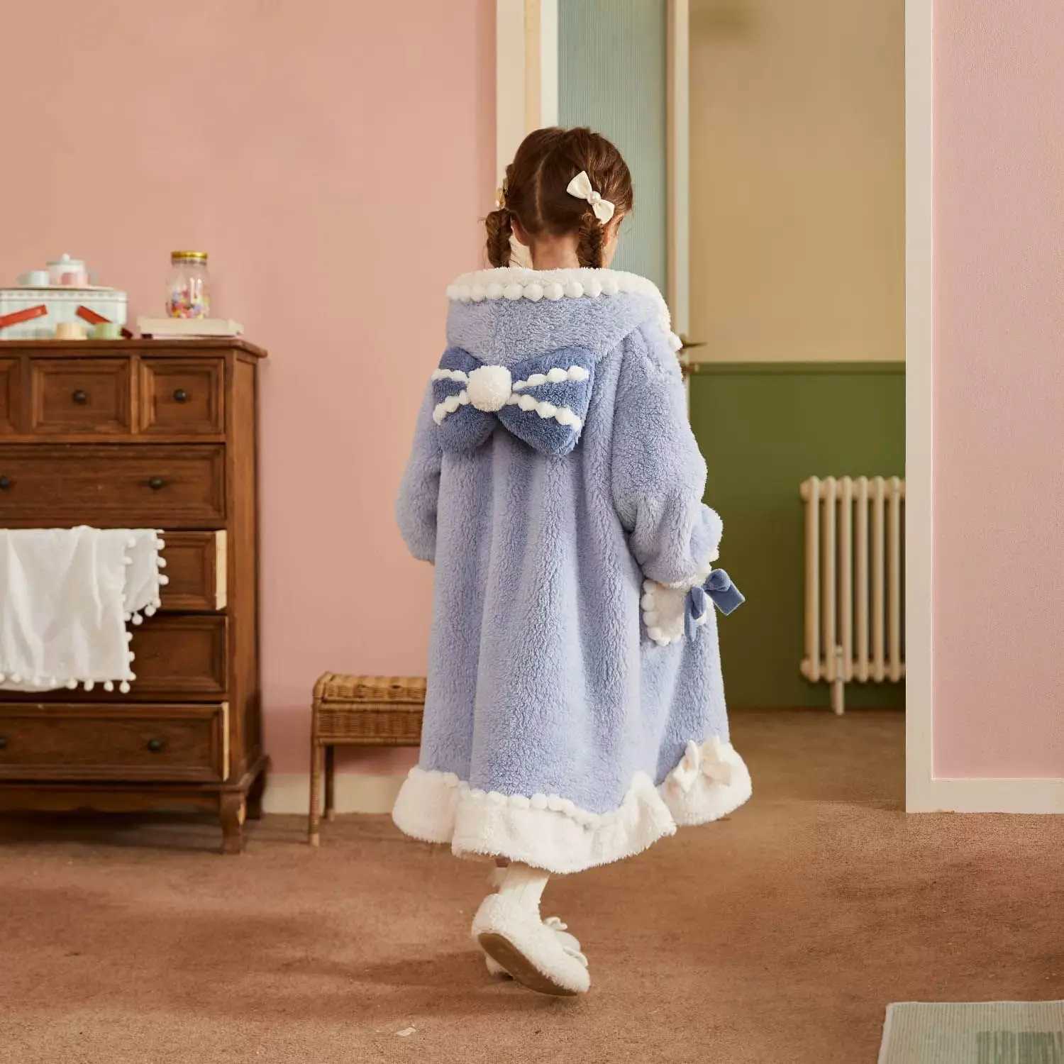 Pajamas Girls Flannel Pajamas Autumn Winter Robes for Kids Thick Fleece Nightgowns for Children Teenager Bath Towel for Kids Clothes H241205