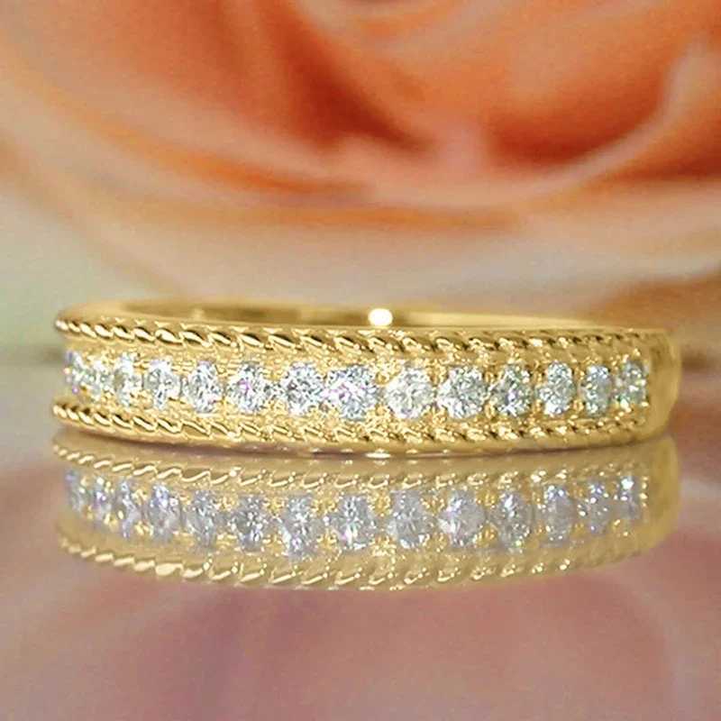 Huitan Simple and Elegant Bridal Wedding Ring Eternal Gold Cube Zirconia Ring Sparkling Fashion Jewelry W241205