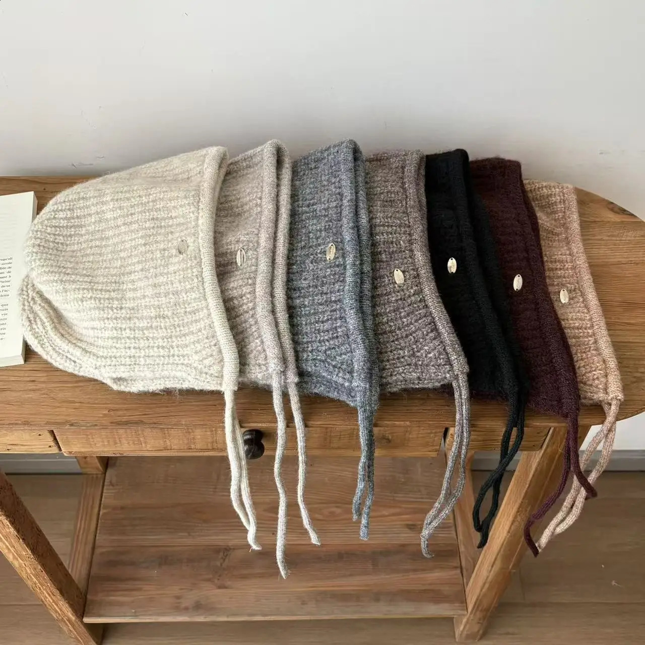 Winter Knitted Ear Hoods for Women and Men Warm Bear Hats Outdoor Skiing Balaclava Hoods Womens Skulls Hats Gorros 241205