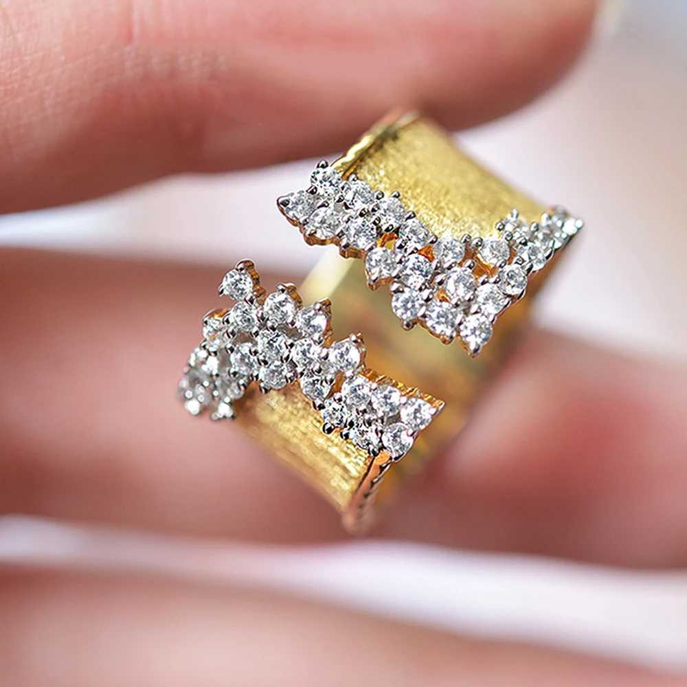 Huitan Tren Luxury Gold Cubic Zirconia Ring Modern Broadband Finger Ring OL Style Womens Jewelry Direct Shipping W241205