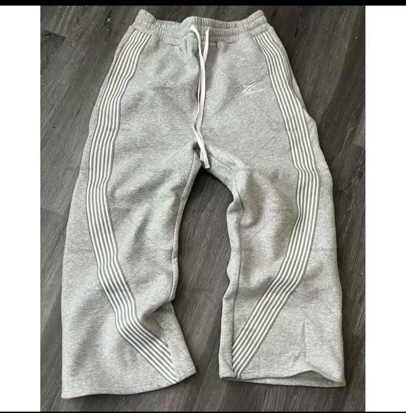 Men's new hot European and American fashion and leisure sports corduroy multi-bag overalls trousers.su5