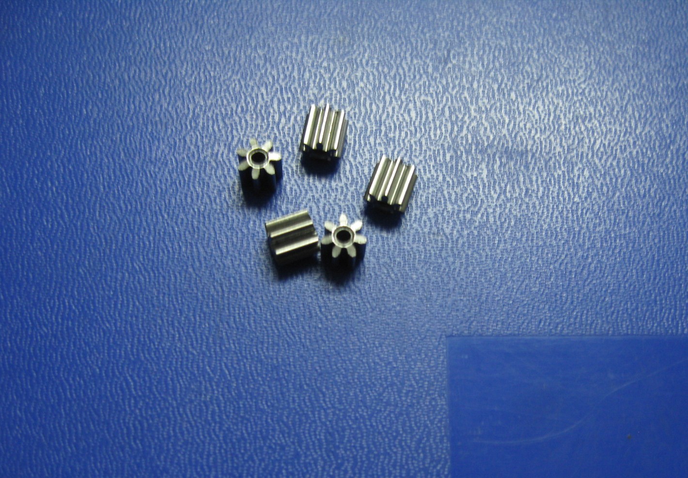 High-Quality Straight Gear - 8 Teeth, Inner Diameter 2.2mm, Model 0.7, Designed for Precision Engineering Needs