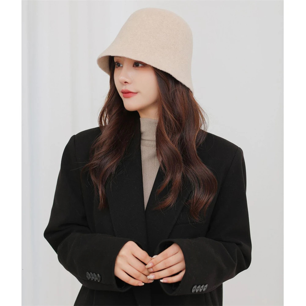 Solid warm bucket hat suitable for womens autumn and winter fisherman hat retro felt folding hat womens accessory basin hat 241205