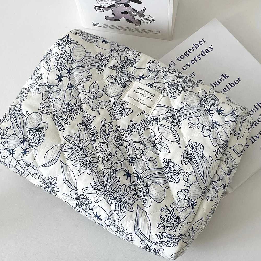 2024 Vintage Flower Quilting Women Makeup Bag Portable Zipper Cosmetic Travel Organizer Female Handbag Toiletry Pouch For GirlsXJ241206