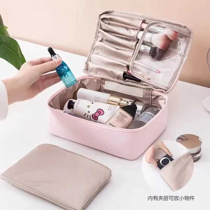 New Womens Portable Travel Makeup Storage Bag Large Capacity Waterproof Girl Makeup Bag Womens Wing Bag OrganizerXJ250415