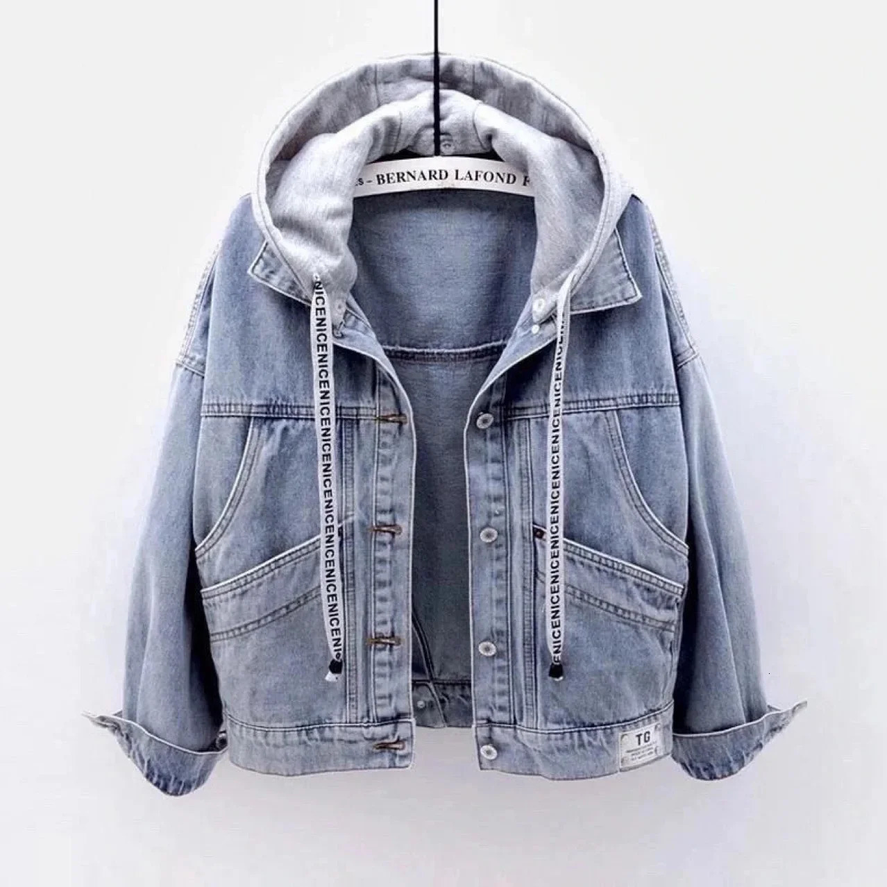 Spring and Autumn Long sleeved Hooded Womens Denim Jacket Korean Large Pocket Jeans 241206