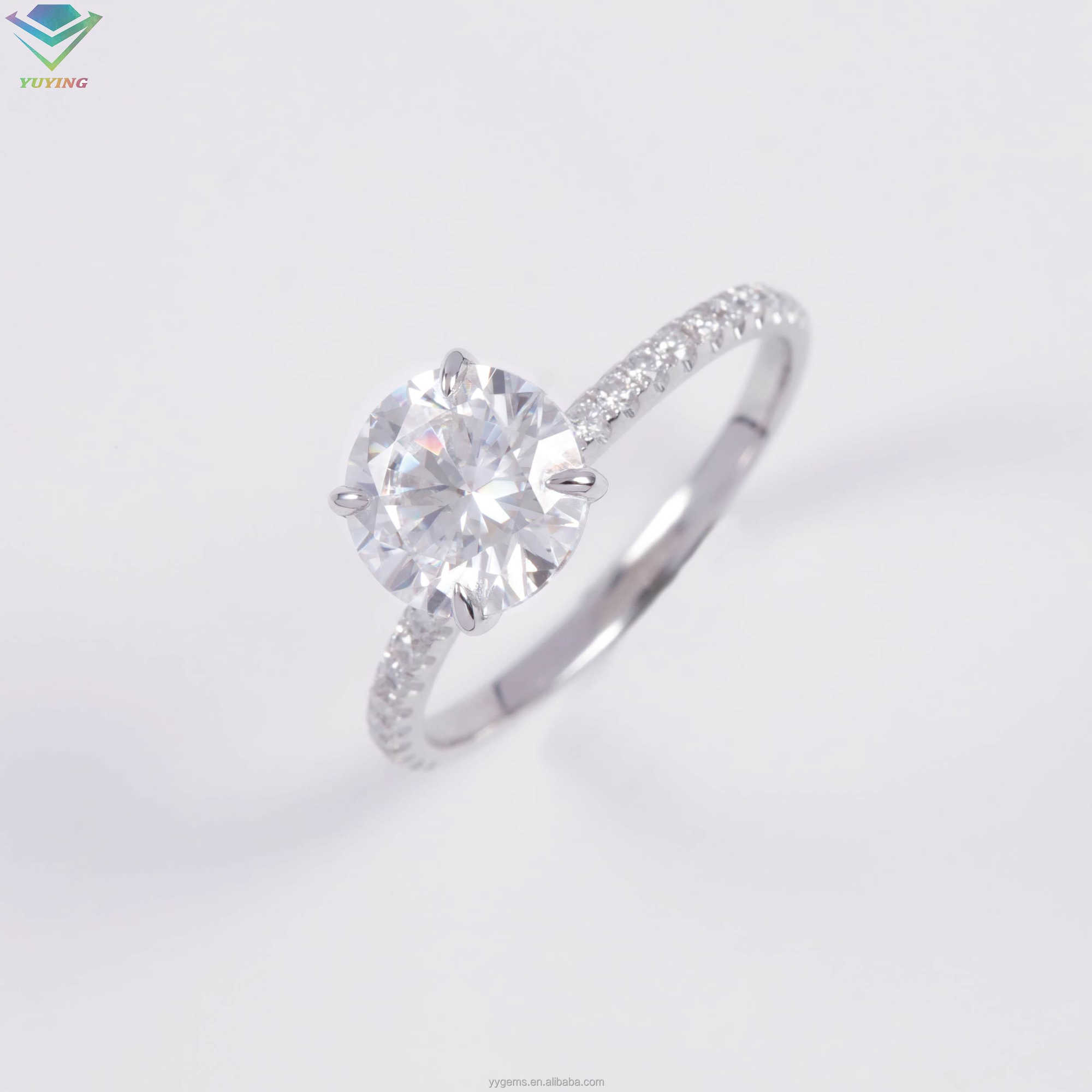 Yu Ying Custom 18k Solid Gold Ring Fine Jewelry 1CT Round Brilliant Cut Wedding Ring Woman Engagement Moissanite Ring
