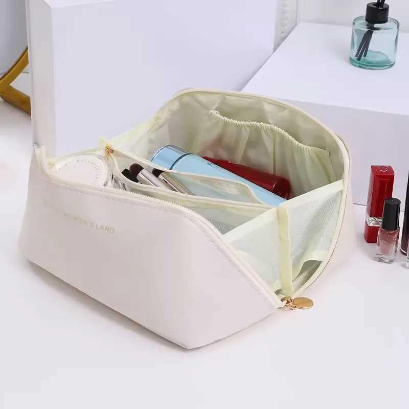 Leather Large-Capacity Travel Cosmetic Bag Portable Makeup Pouch Women Waterproof Bathroom Wbag Multifuncti Toiletry KitXJ241206