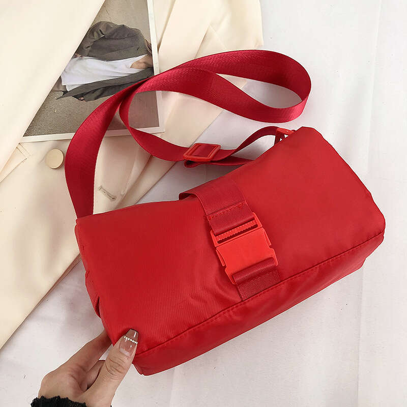 Small Niche Design Spring New Fashionable Casual Sports Crossbody Bag, Simple Retro Single Shoulder Women's Bag B2