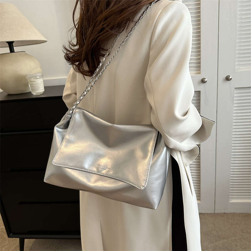 Large Capacity New Fashionable Sier Tote Korean Version, Trendy Single Shoulder Chain Bag, Versatile Women's Bag B4