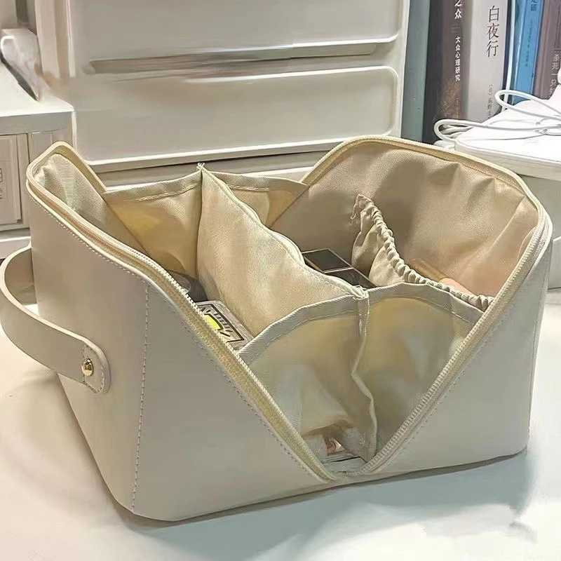 PU Makeup Bag Large Capacity Portable Womens Handheld Wing and Makeup Multi functial Storage BagXJ241206