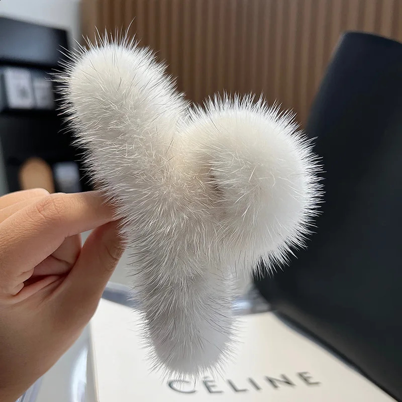 Real mink bucket fluffy winter hair claws elegant acrylic hair clip on crab head suitable for womens hair accessories 241216ww