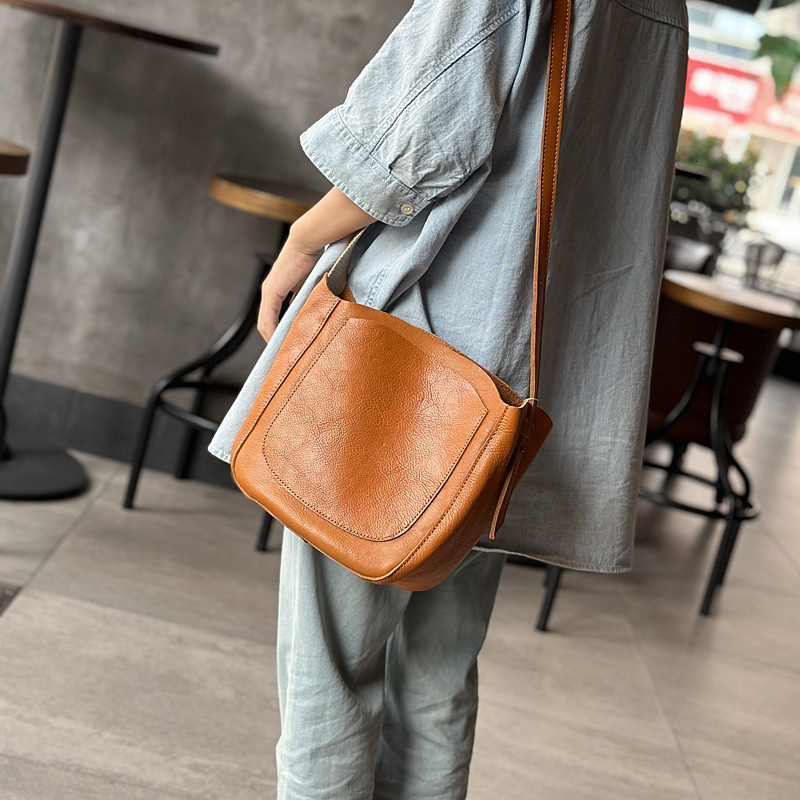 Vegetable Tanned Crossbody Simple Shoulder Cow 2023 Autumn/Winter Women's Leather Bucket Bag