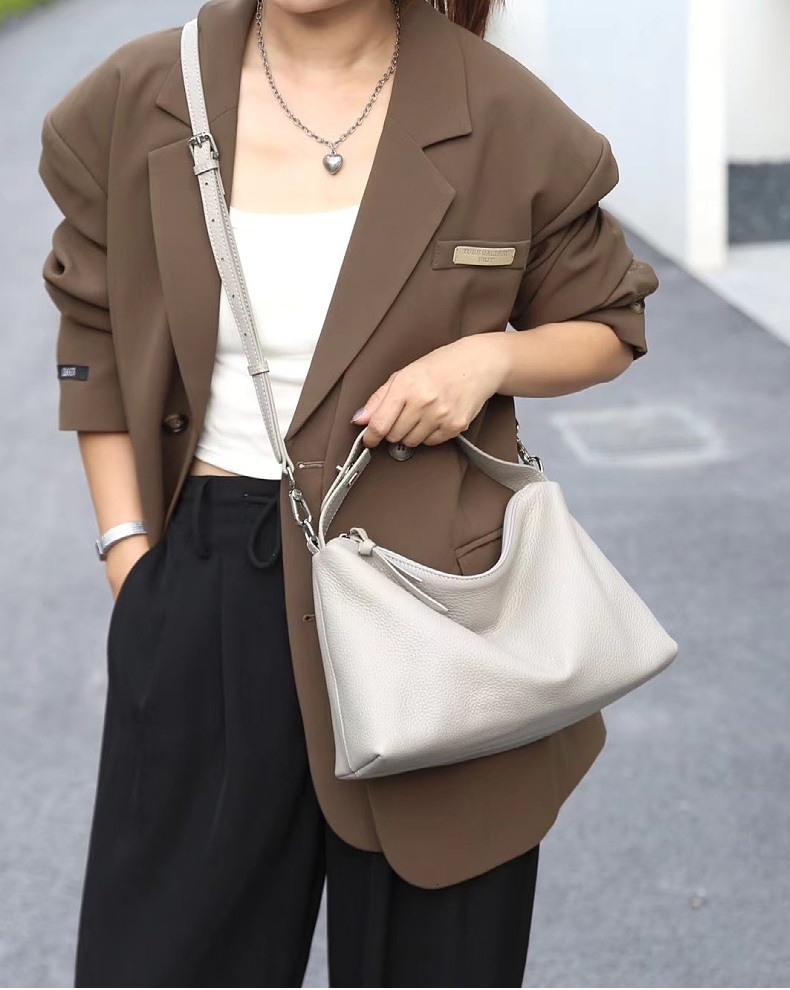 Soft Cowhide Hobos Crossbody For Women New Winter Genuine Leather Tote Handbag Designer Bags Quality Lady Shoulder Bag BagVoyage